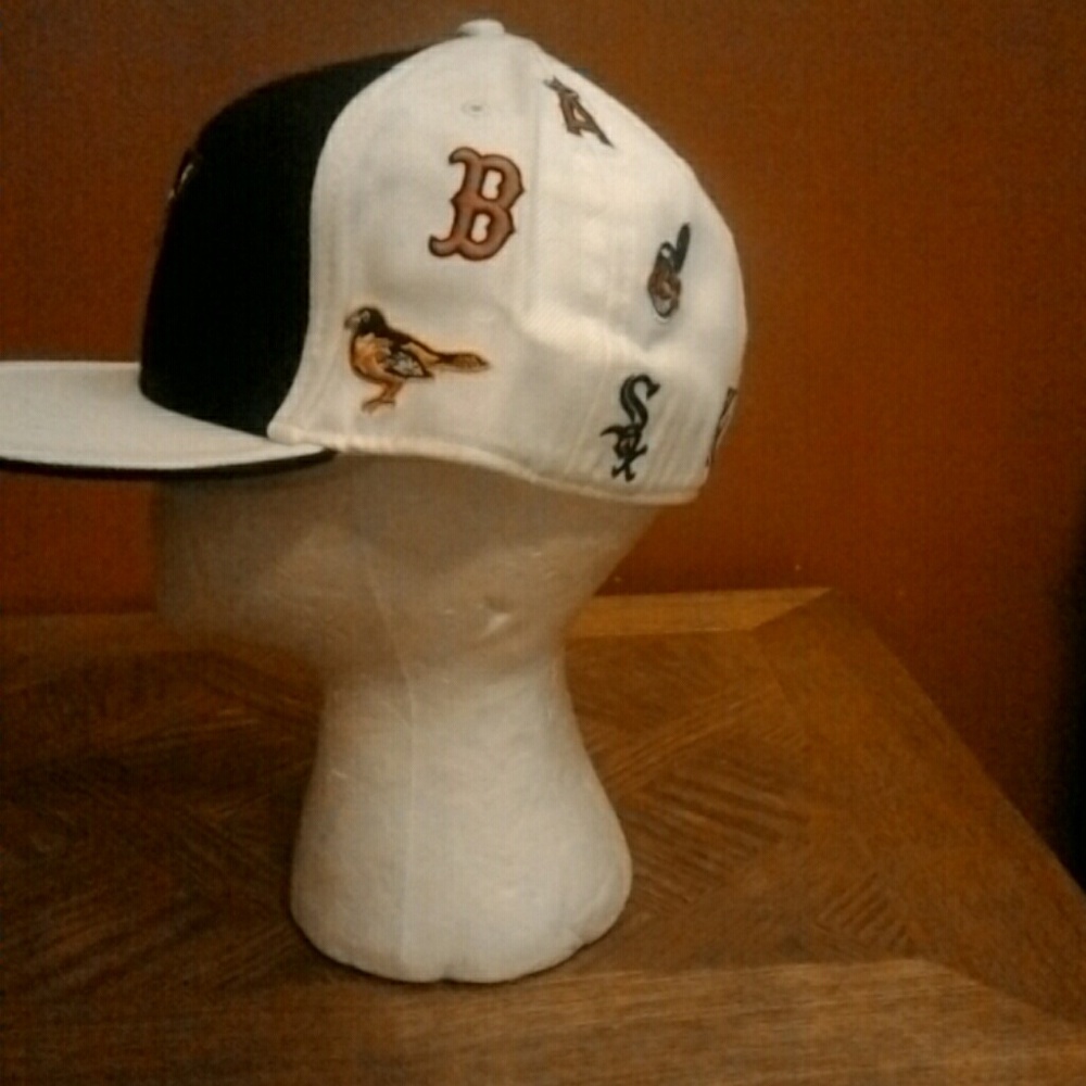Fitted hat - Picture 4 of 4